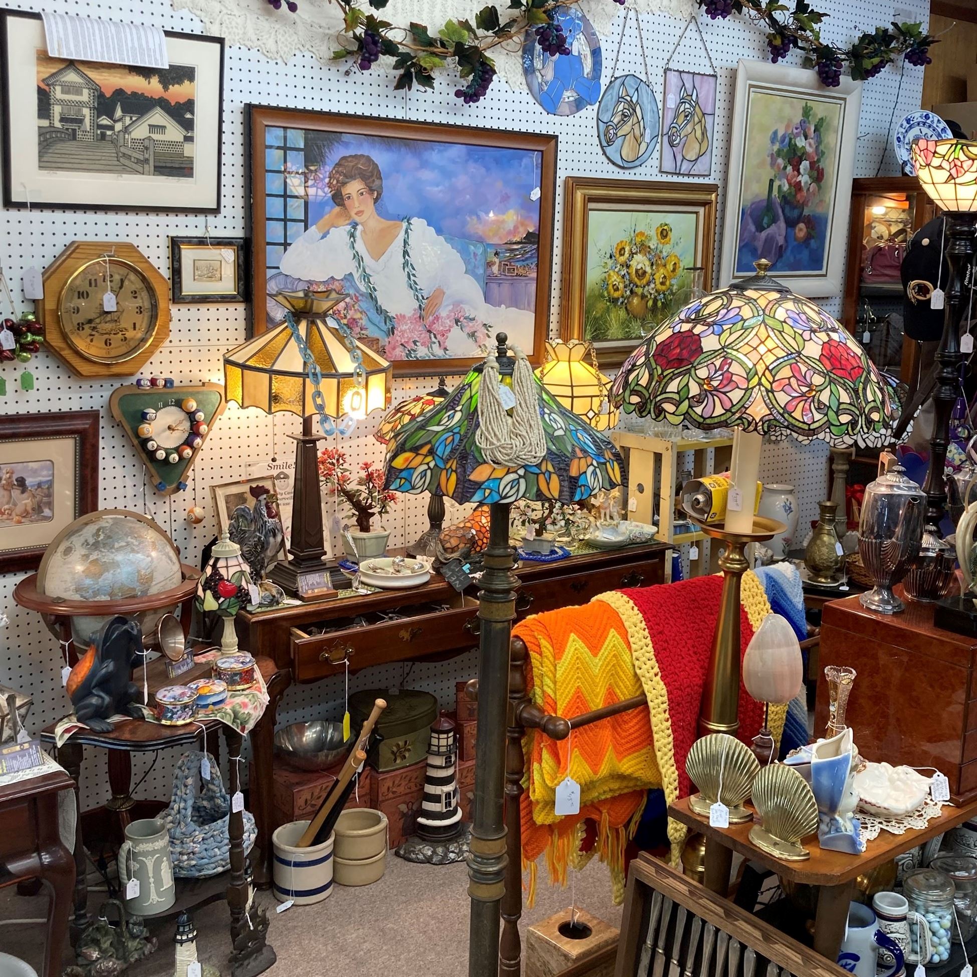 lamps, pictures, gifts and other collectibles in a shop